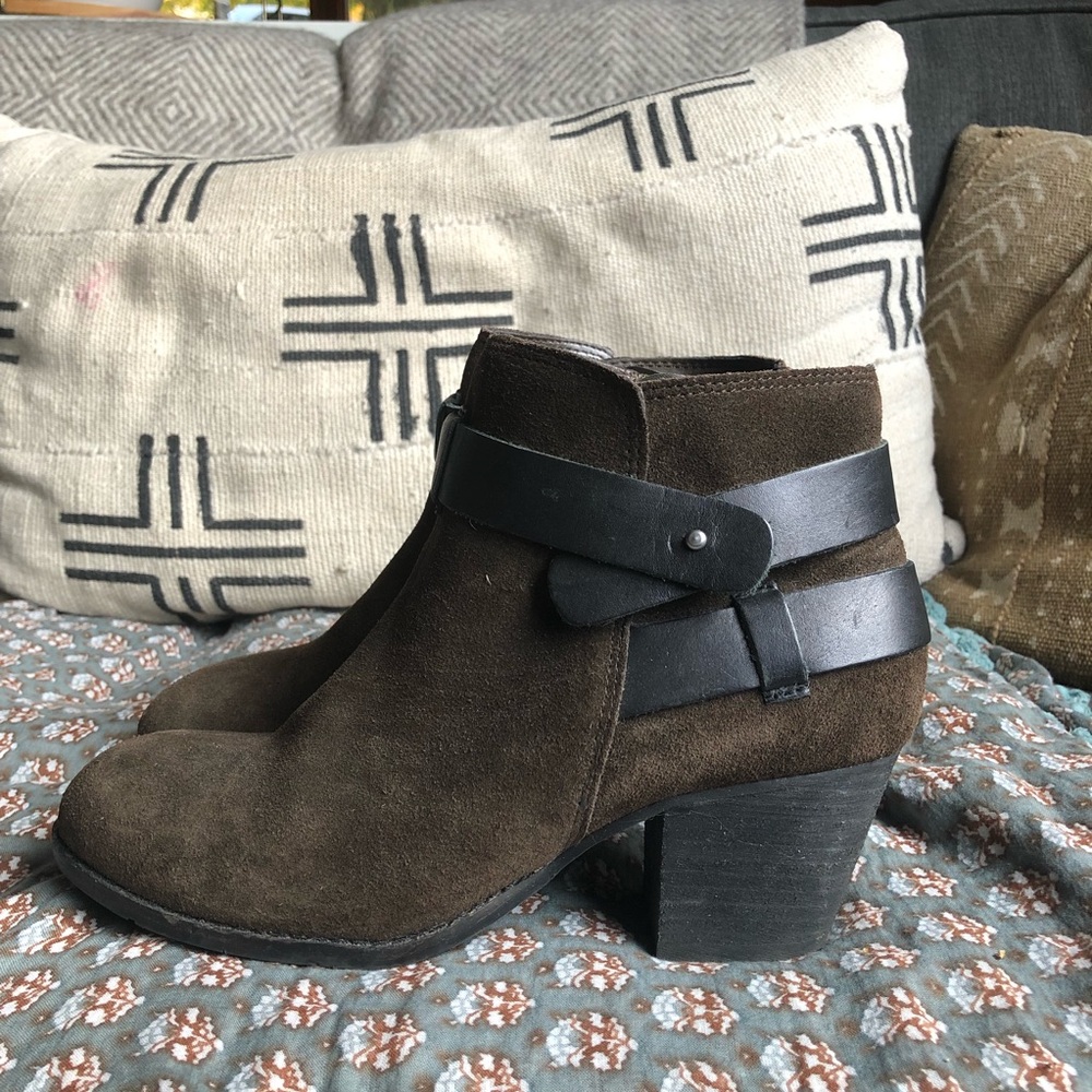 Dolce vita brown suede ankle boots. Size 7